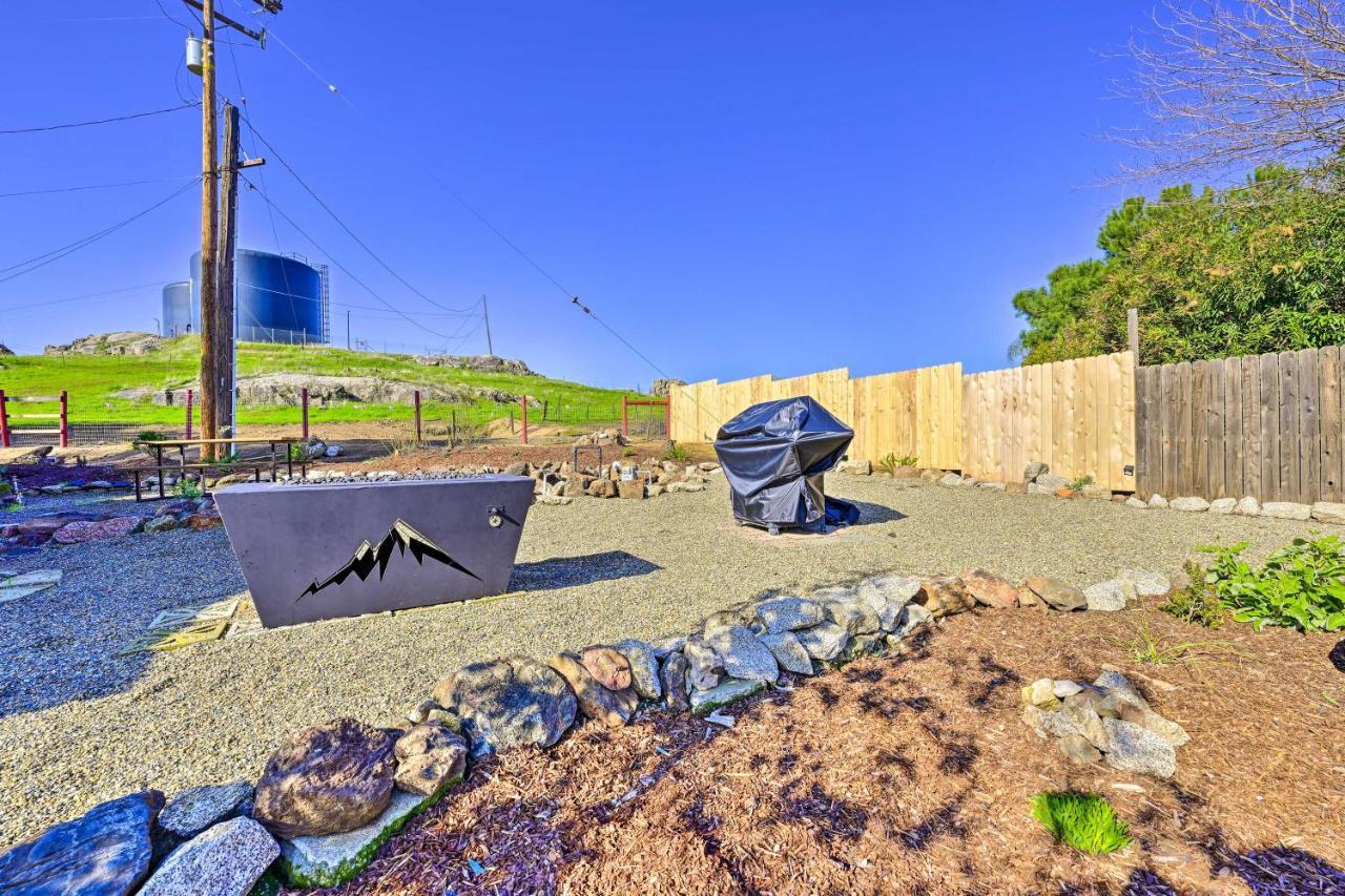Peaceful Ranch Home With Sierra Nevada Views Woodlake Εξωτερικό φωτογραφία