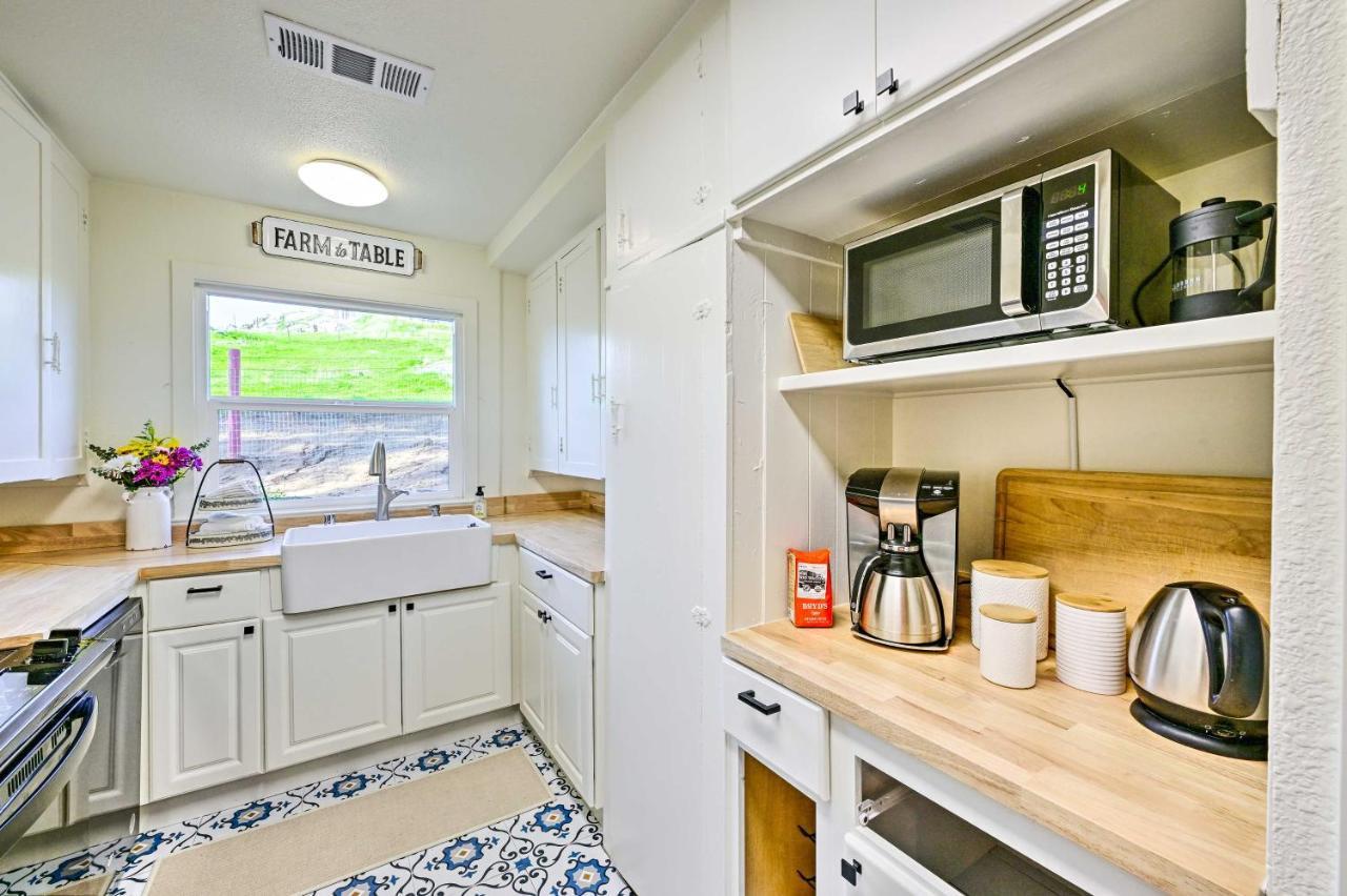 Peaceful Ranch Home With Sierra Nevada Views Woodlake Εξωτερικό φωτογραφία