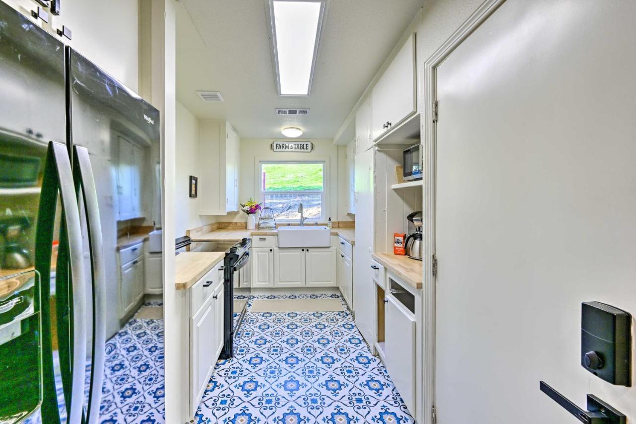 Peaceful Ranch Home With Sierra Nevada Views Woodlake Εξωτερικό φωτογραφία